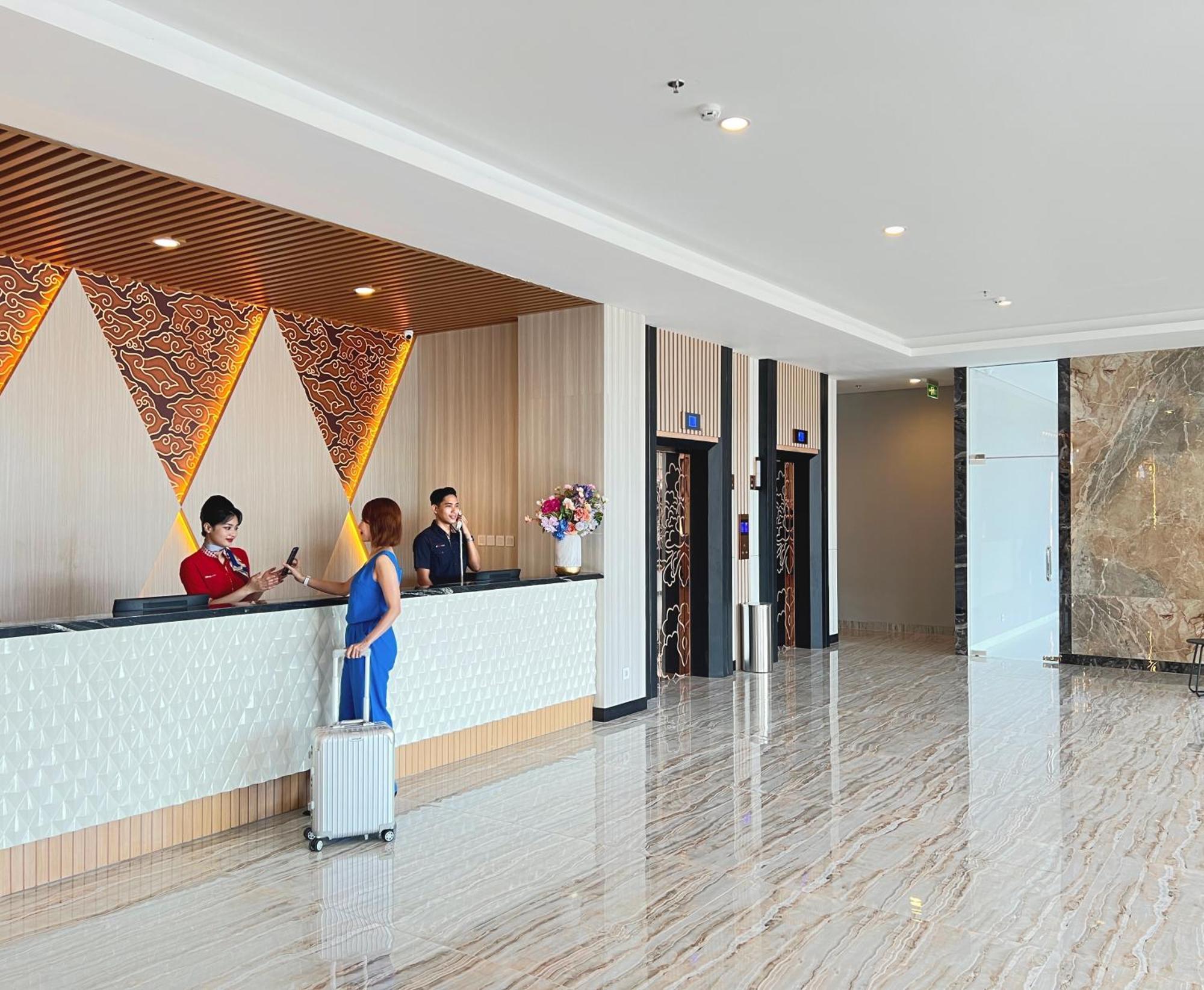 D'Primahotel Airport Sultan Hasanuddin Makassar Sudiang Buitenkant foto